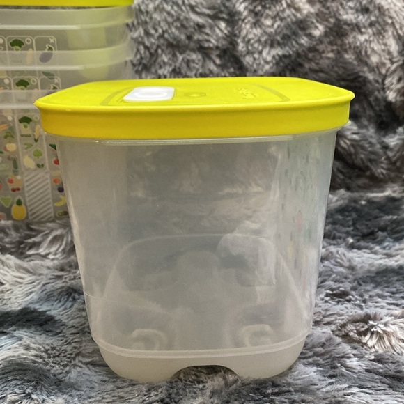 4 Tupperware Fridge Smart Containers - Small Deep
Tupperware - Picture 4 of 16